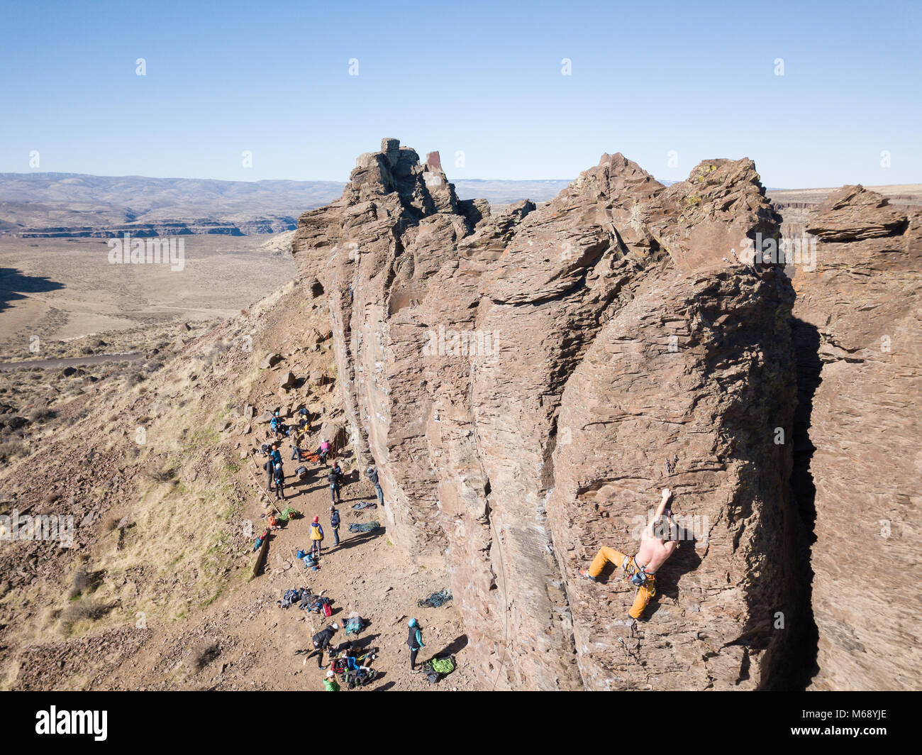 Frenchman Coulee in Vantage, Washington, USA - February 12, 2018 - Rock  Climber climbing a cliff during a winter morning Stock Photo - Alamy