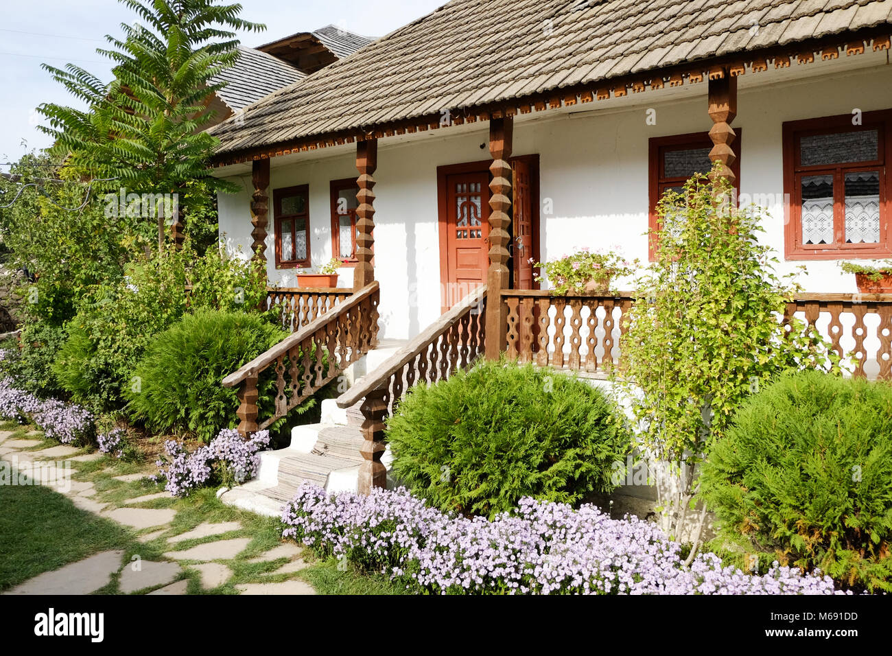 Traditional peasant house in the Republic of Moldova Stock Photo Alamy