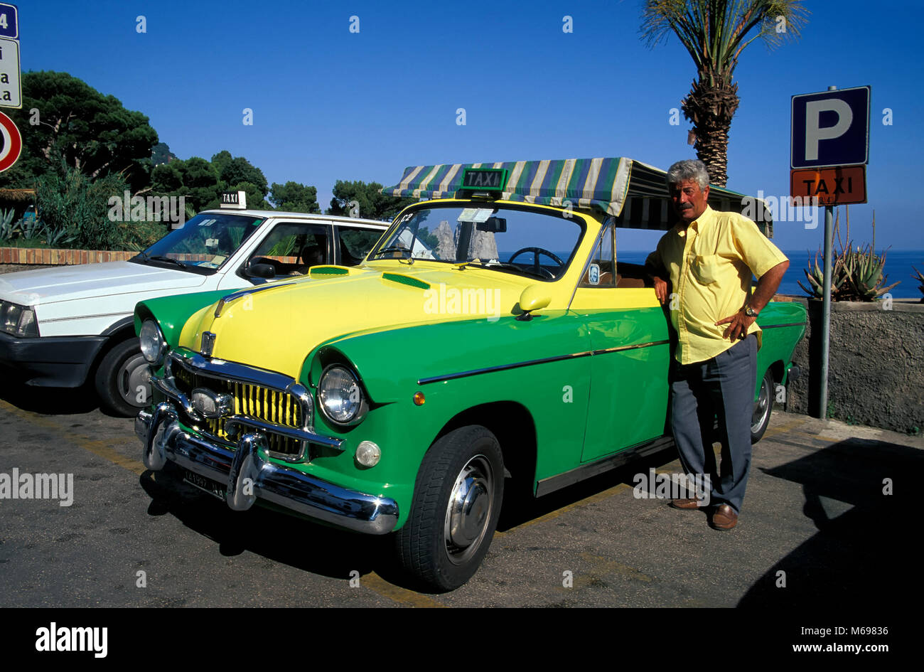 Capri taxi hi-res stock photography and images - Alamy