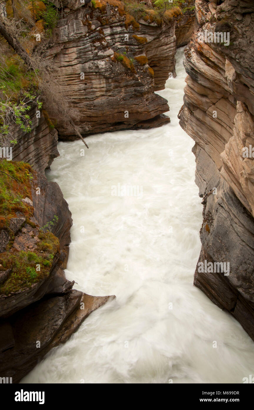 athabasca-falls-in-jasper-national-park-alberta-canada-stock-photo