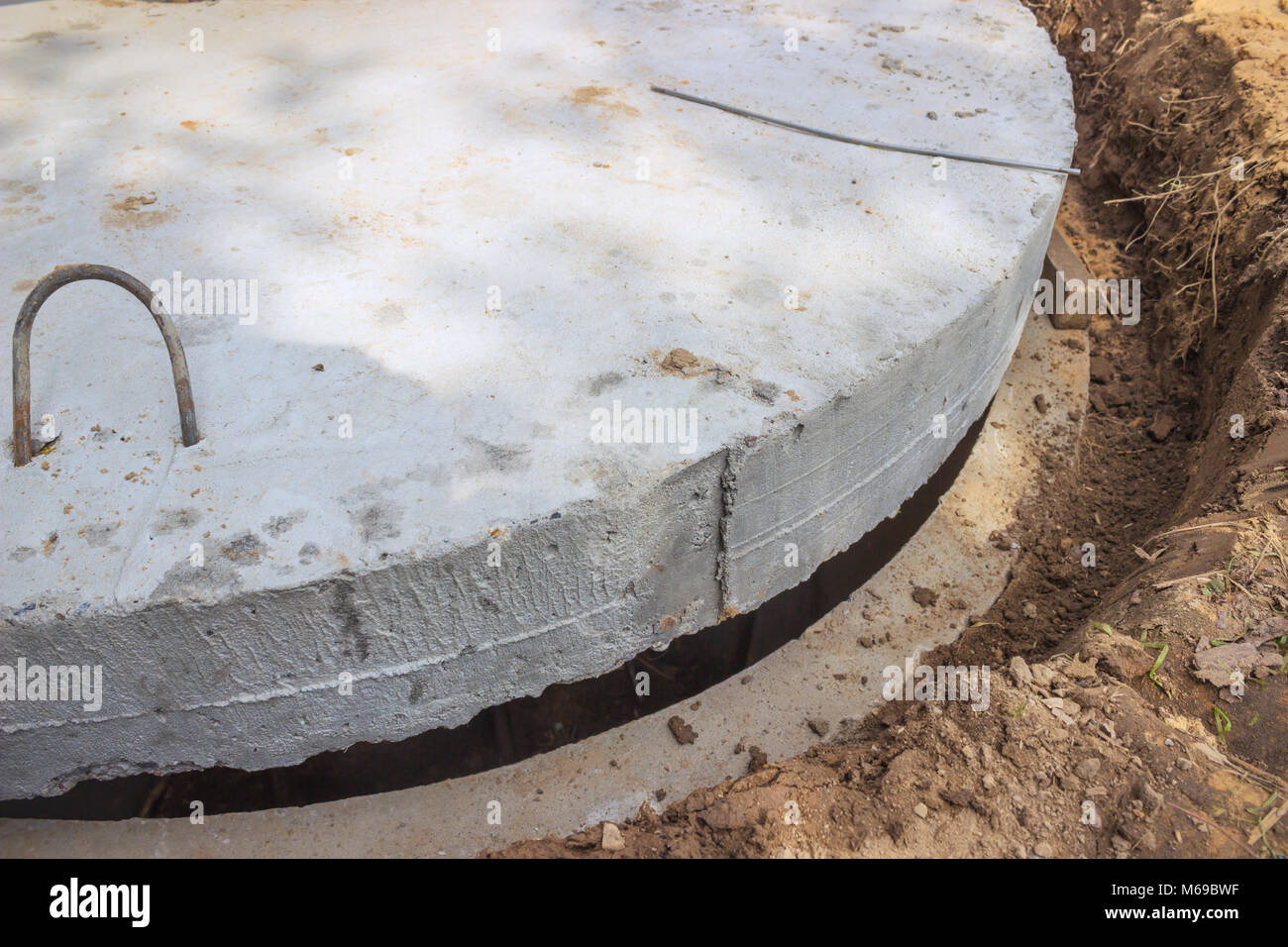Massive concrete cap is installed in a concrete pit Stock Photo Alamy