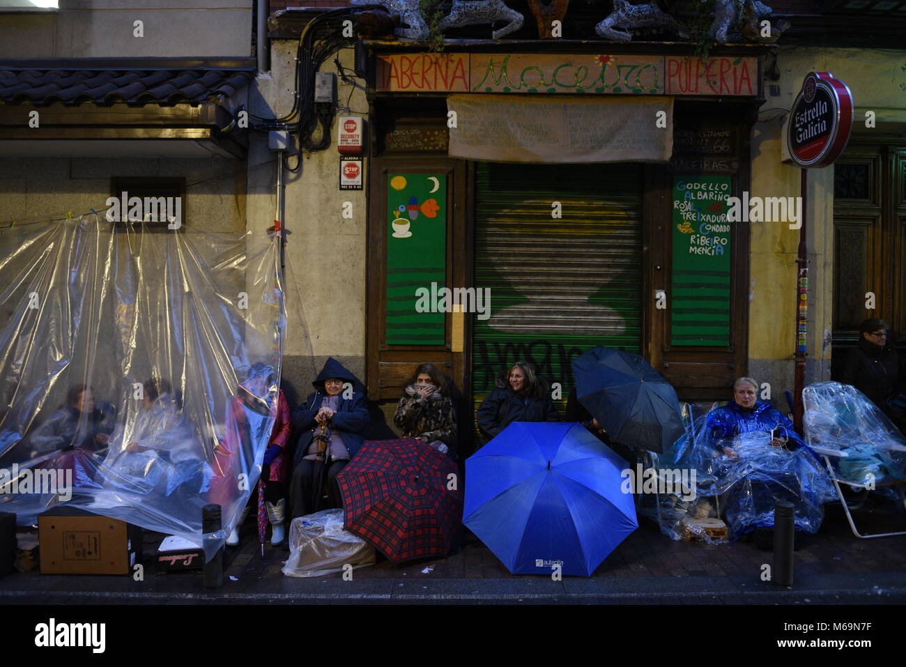 Madrid, Spain. 01st Mar, 2018. Catholic faithful use umbrellas in a street of Madrid as they wait, some for as long as fifteen days, to kiss the feet of a 17th Century wooden image of Christ, known as Cristo de Medinaceli. Credit: Jorge Sanz/Pacific Press/Alamy Live News Stock Photo
