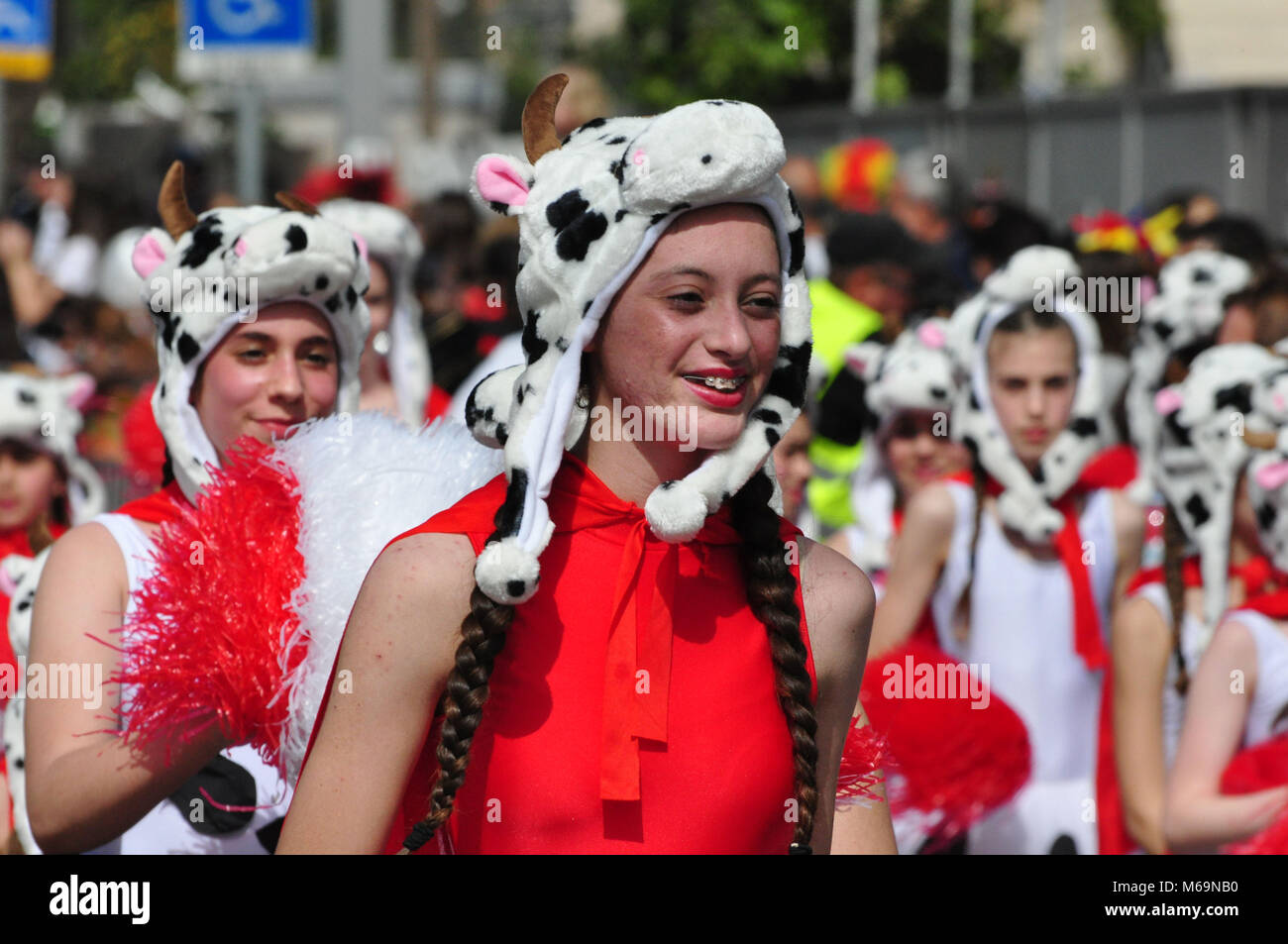 Holon, Israel. 01st Mar, 2018. Dancers parading in Holon during the Adloyada, the biggest Purim event in Israel. Credit: Laura Chiesa/Pacific Press/Alamy Live News Stock Photo