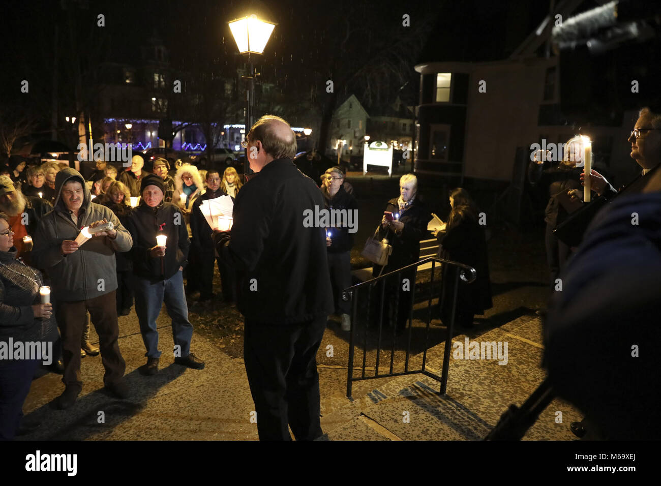 Usa. 28th Feb, 2018. Candlelight Vigil outside Courthouse of Milford, PA to Honor Students that died in school shooting in Parkland Florida Credit: Dylan Dimaggio/ZUMA Wire/Alamy Live News Stock Photo