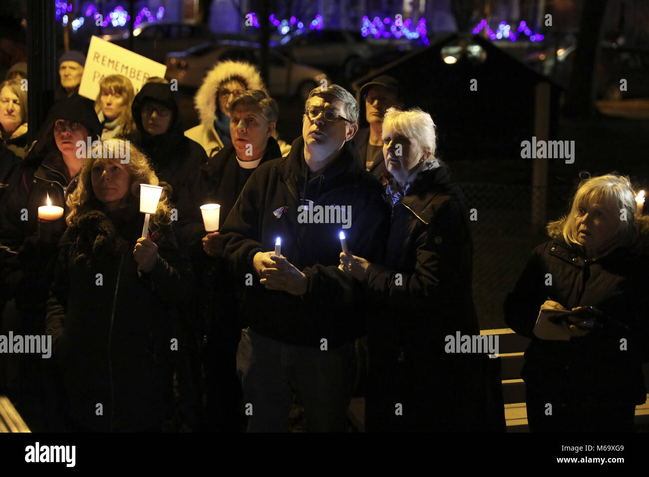 Usa. 28th Feb, 2018. Candlelight Vigil outside Courthouse of Milford, PA to Honor Students that died in school shooting in Parkland Florida Credit: Dylan Dimaggio/ZUMA Wire/Alamy Live News Stock Photo