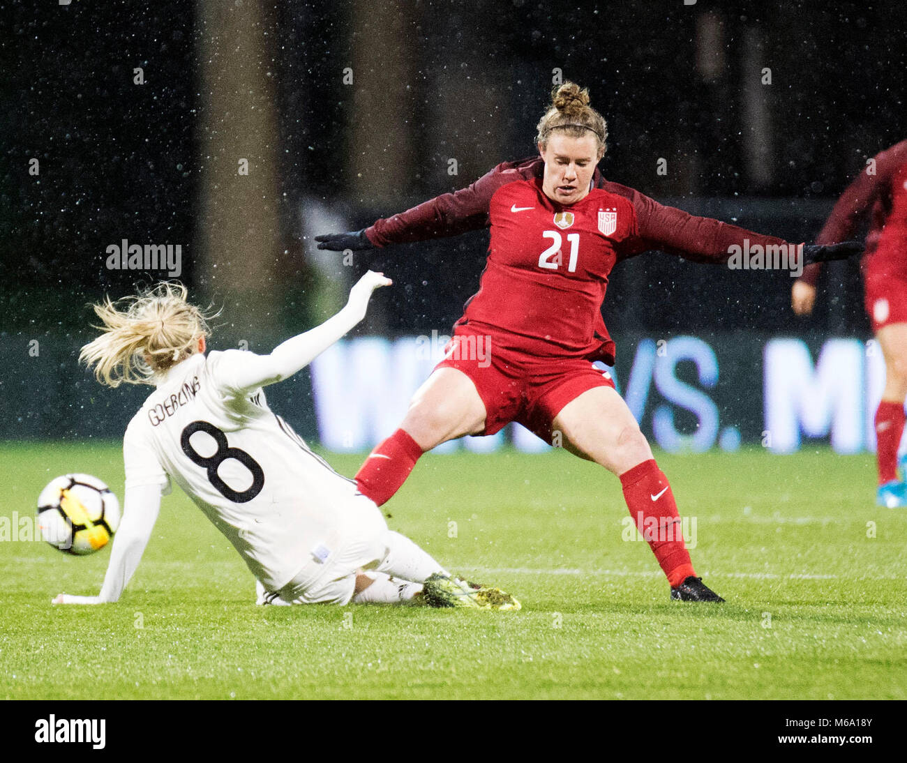 Columbus, Ohio, USA. March 1, 2018: USA forward Savannah McCaskill (21) fights for the ball against Germany midfielder Lena Goessling (8) during their match at the SheBelieves Cup in Columbus, Ohio, USA. Brent Clark/Alamy Live  News Stock Photo