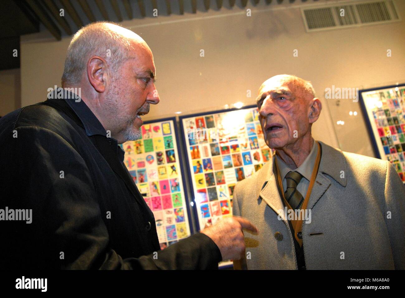 OPENING OF THE HISTORICAL EVENTS OF FIORUCCI AT THE THEATER FROM THE WIND WITH THE LEFT: ELIO FIORUCCI AND GILLO DORFLES (Mario Di Salvo, MILAN - 2004-04-07) ps the photo can be used respecting the context in which it was taken, and without the defamatory intent of the people represented (Mario Di Salvo, PHOTO ARCHIVE - 2018-03-02) ps the photo can be used respecting the context in which it was taken, and without the defamatory intent of the decoration of the people represented Stock Photo