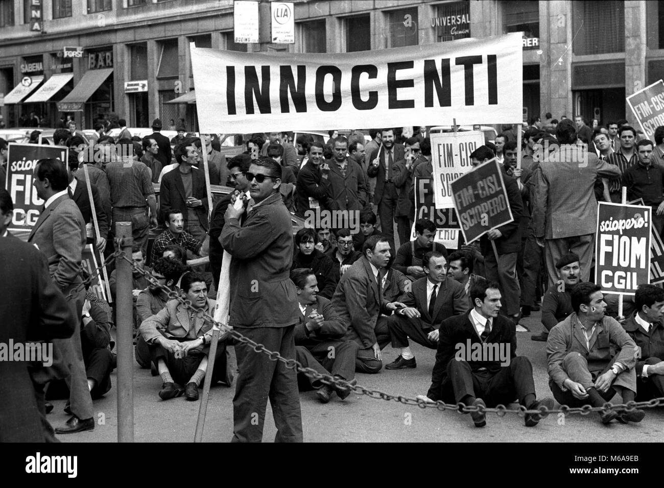 STRIKE OF THE METALMECANICAL WORKERS OF THE INNOCENTI YEAR 1968 (FOTO DE BELLIS, MILAN - 1968-09-09) ps the photo can be used respecting the context in which it was taken, and without the defamatory intent of the decoration of the people represented Stock Photo