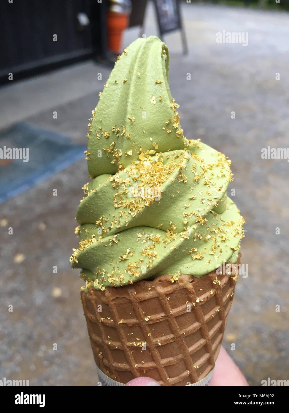 Gold leaf ice cream hi-res stock photography and images - Alamy