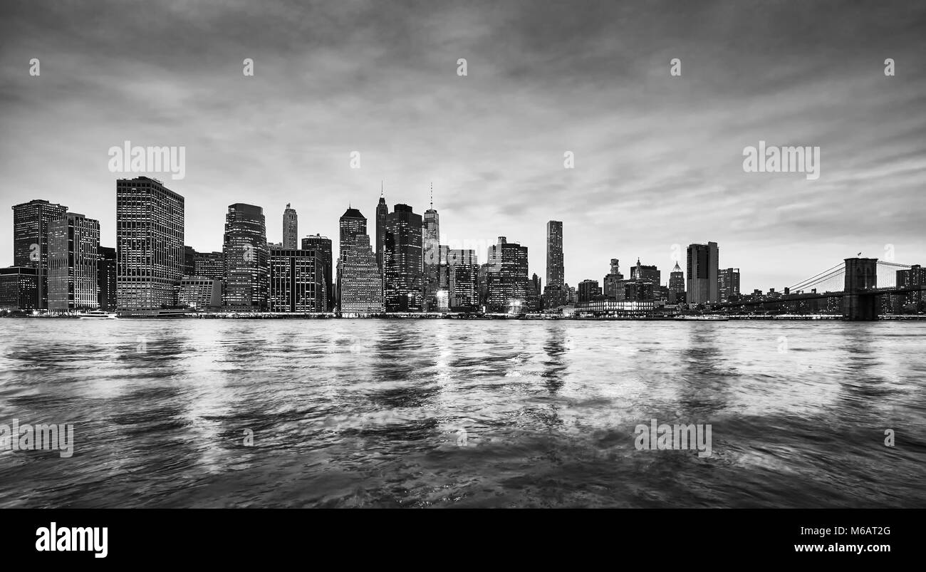 Black and white panoramic picture of the Manhattan skyline at dusk, New ...