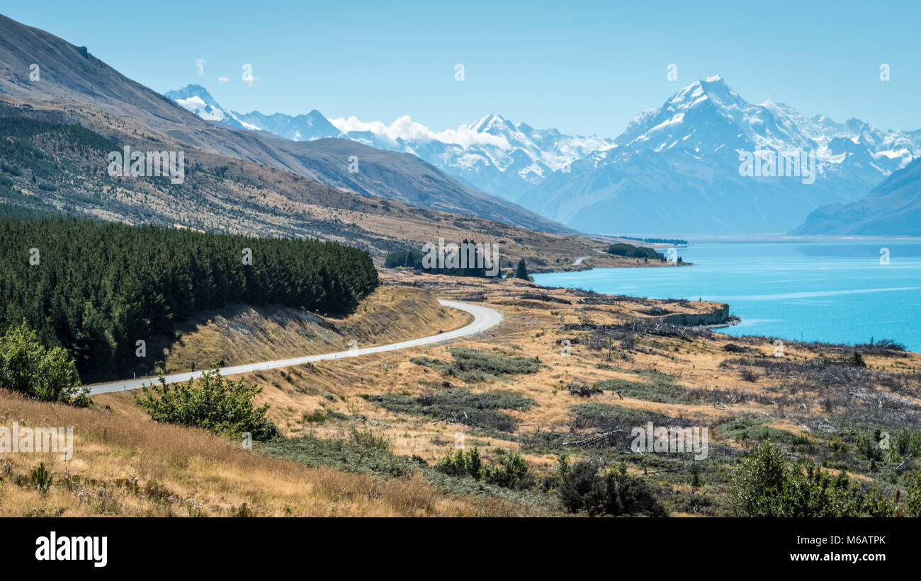 Road along Lake Pukaki, Mount Cook Region, South Island, New Zealand Stock Photo