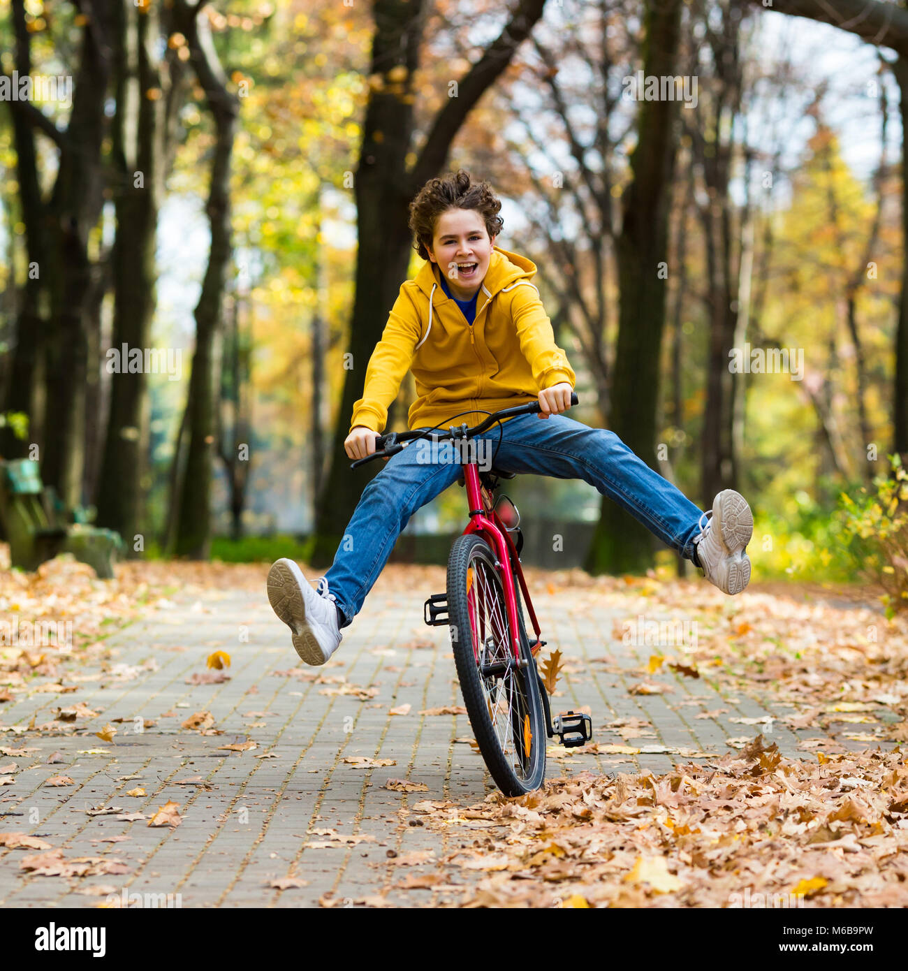 Teenage male boy cyclist cycling hi res stock photography and images Alamy