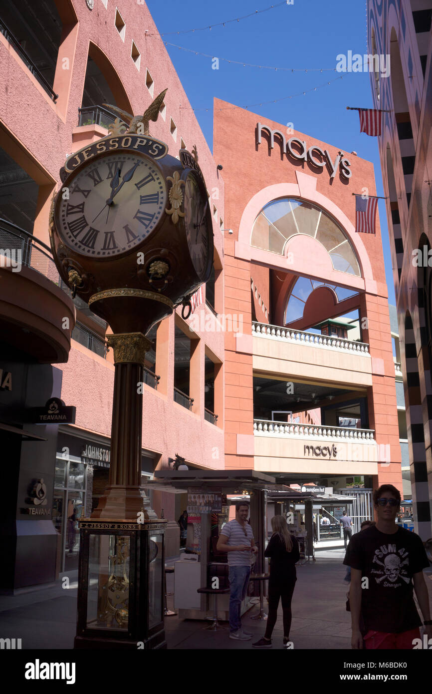 Horton Plaza and shopping mall in Downtown San Diego Stock Photo Alamy