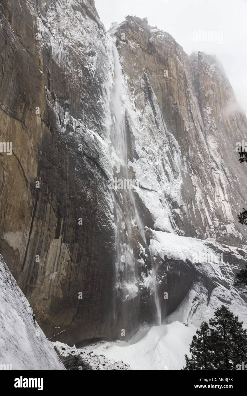 Winter Waterfall Yosemite Frozen High Resolution Stock Photography And Images Alamy