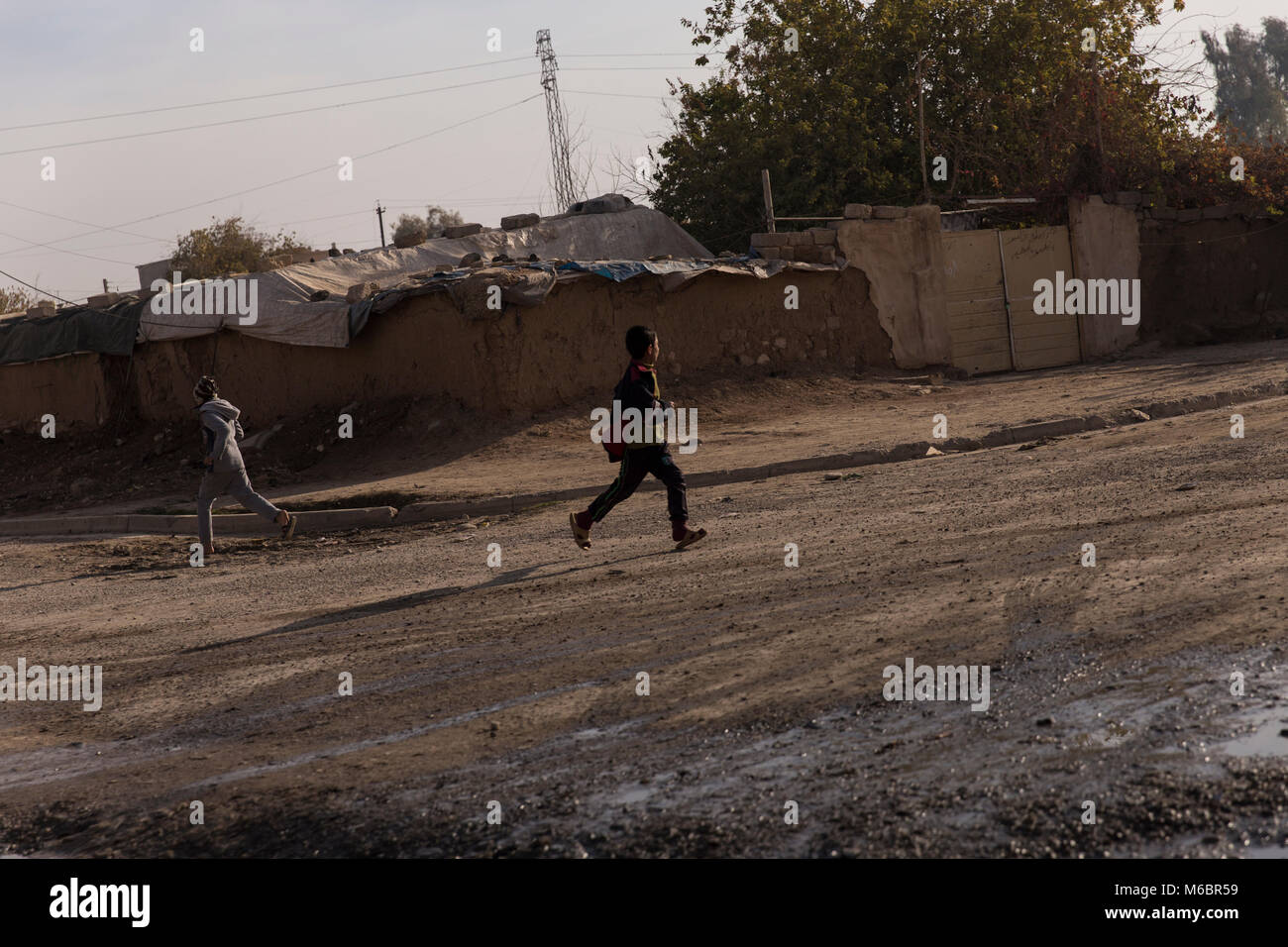 Civilians run iraq hi-res stock photography and images - Alamy