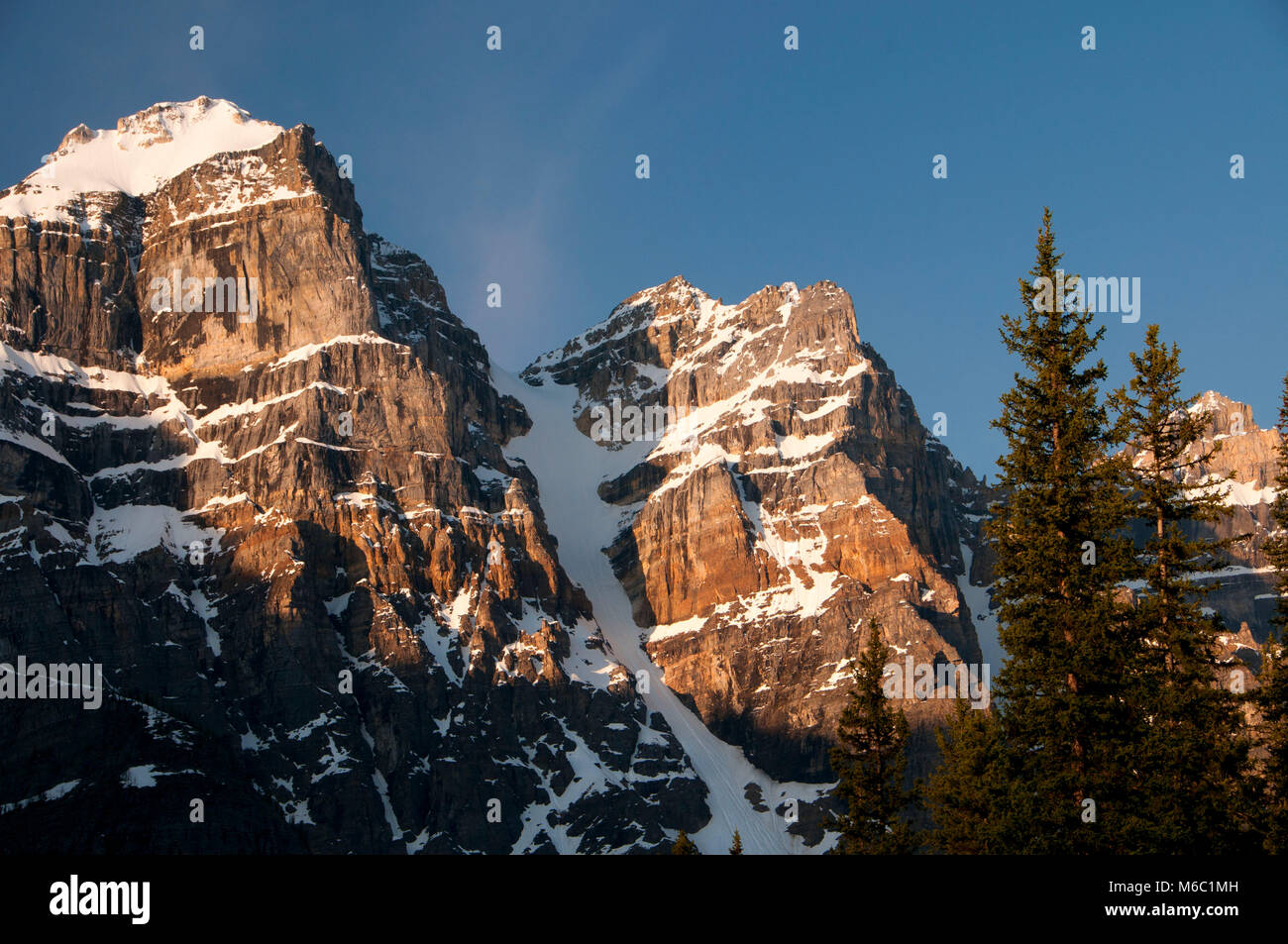 Wenkchemna Peaks from Moraine Lake, Banff National Park, Alberta, Canada Stock Photo