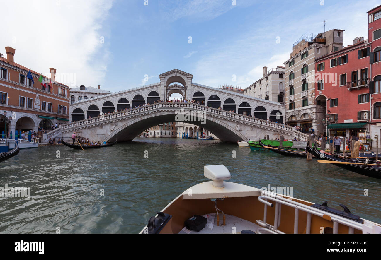 Venice / View of the river and Rialto bridge Stock Photo - Alamy