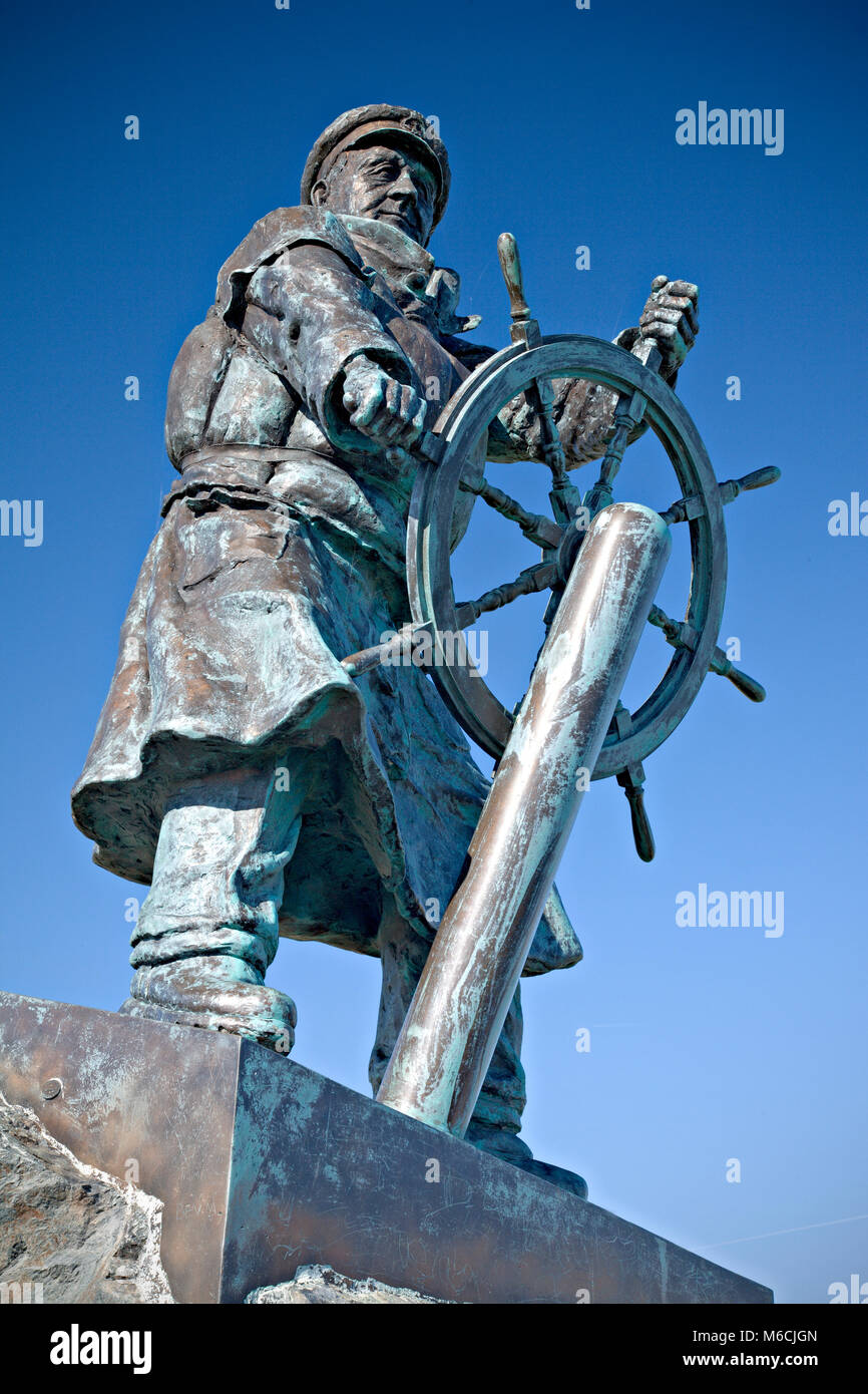Statue of Dick Evans, lifeboatman at Moelfre, Anglesey Stock Photo