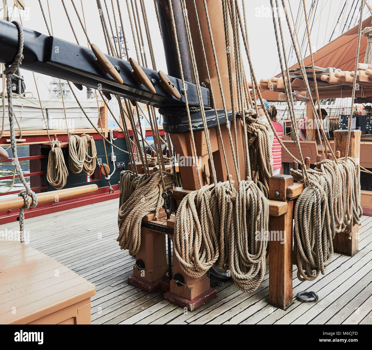 Rope rigging hi-res stock photography and images - Alamy