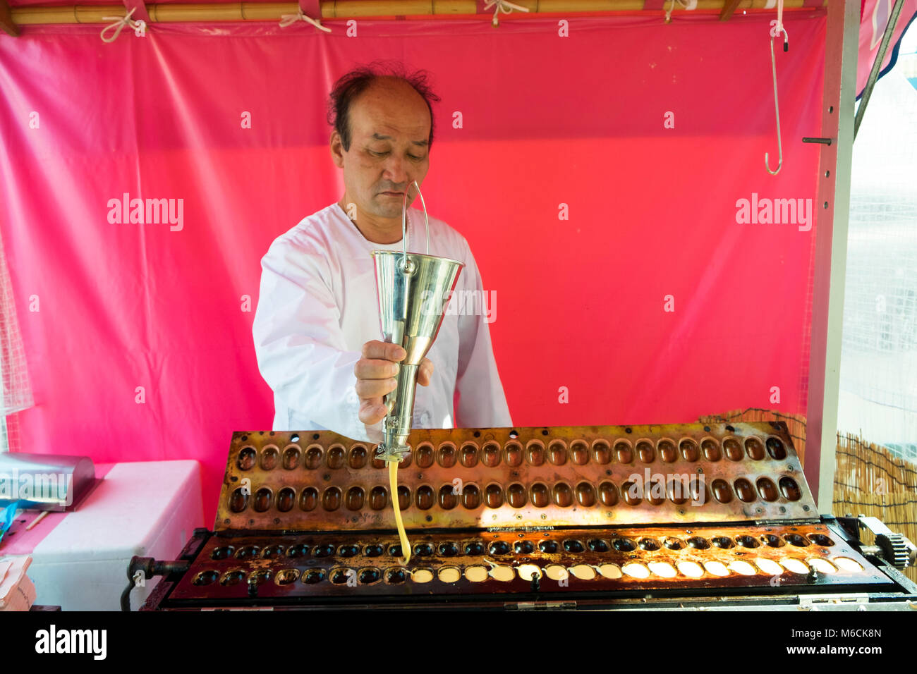 Dorayaki (Sweet Bean) street food stall Tokyo, Japan Stock Photo