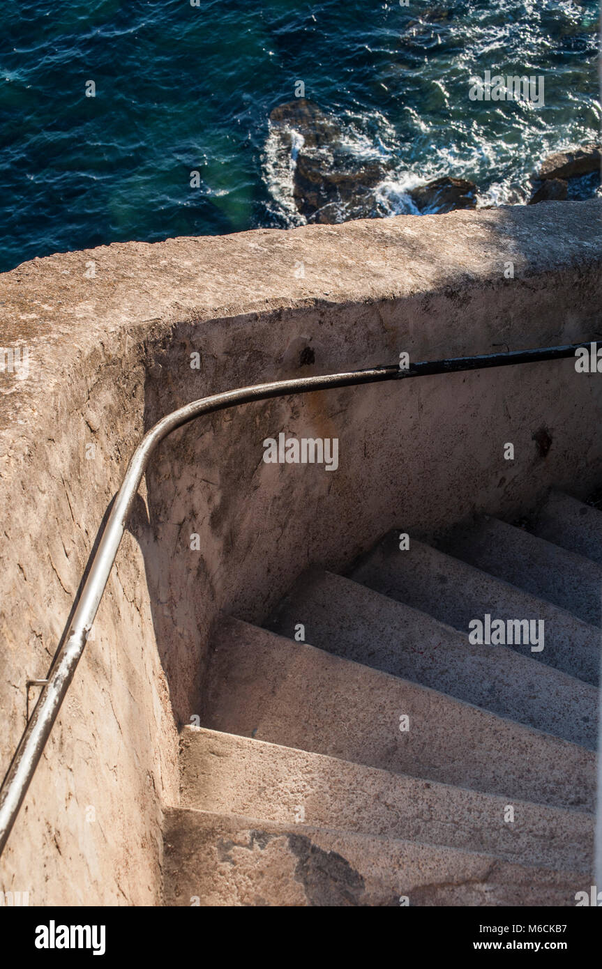 Bonifacio: the first steps of the Staircase of the King of Aragon, a stony staircase of 187 steps carved into the vertical side of a limestone cliff Stock Photo