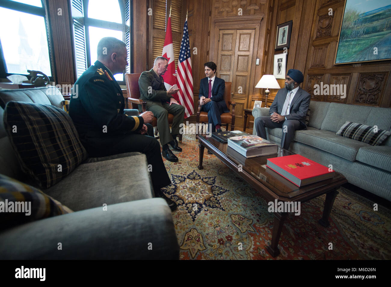 Justin Trudeau, center right, Prime Minister of Canada, meets with U.S. Marine Corps Gen. Joe Dunford, center left, chairman of the Joint Chiefs of Staff, Canadian Gen. Jonathan Vance, left, Canadian Armed Forces Chief of Defence Staff, and Harjit Singh Sajjan, right, Canadian Minister of National Defence, in his office in the Canadian Parliament buildings, Ottawa, Canada, Feb. 28, 2018. Gen. Dunford was in Ottawa for meetings with senior Canadian officials on the ongoing evolution of the North American Aerospace Defense Command. (DoD Photo by U.S. Army Sgt. James K. McCann) Stock Photo