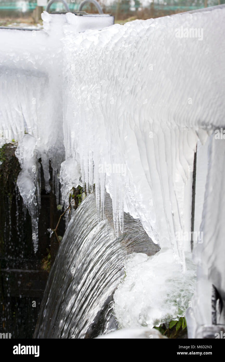 Wansford, East Yorkshire, UK. 2nd Mar, 2018. Water spray forming into large Icicles over a lock on Driffield Canal during 'The Beast From The East'. Credit: Josh Harrison/Alamy Live News. Stock Photo