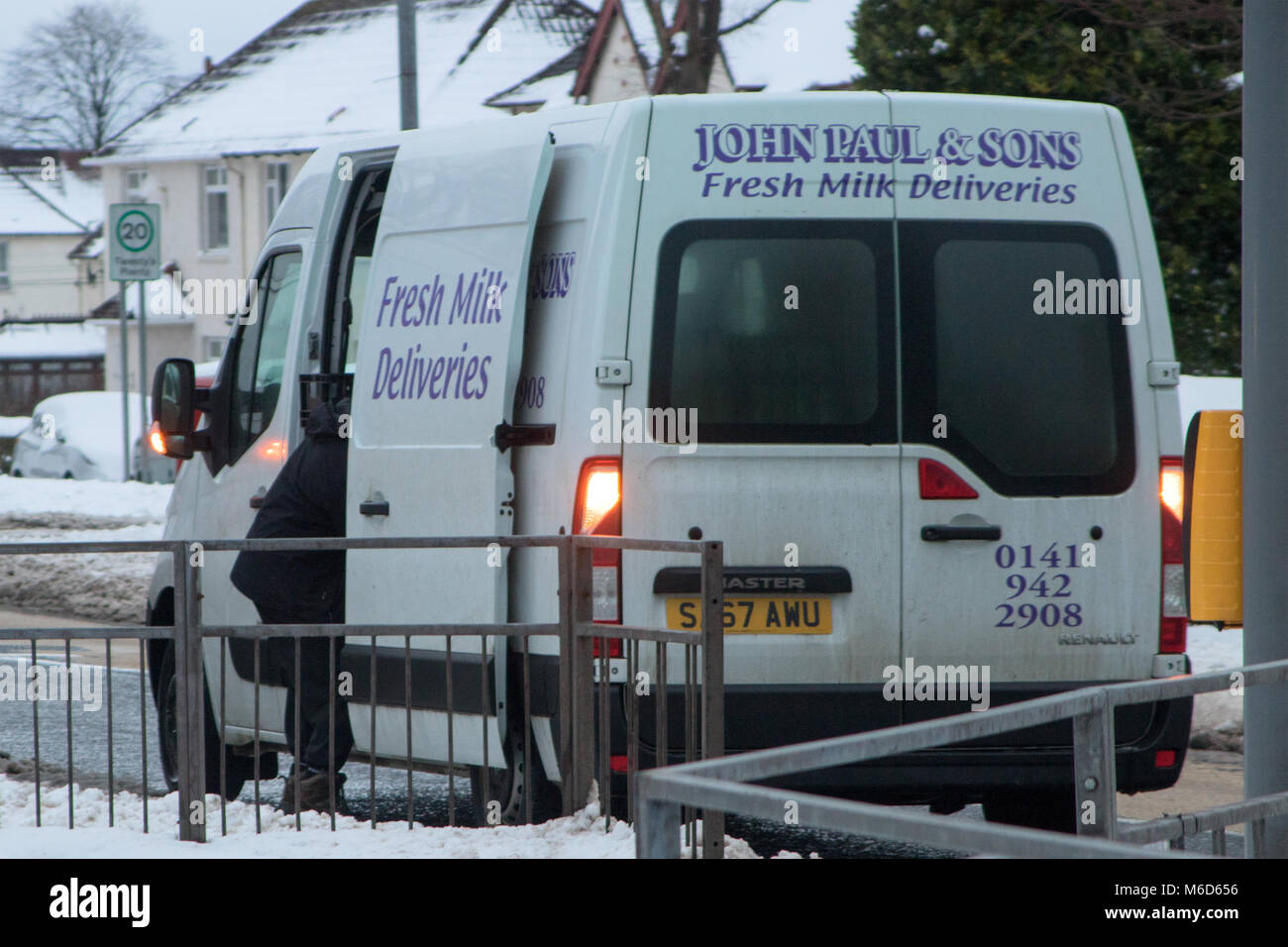 Clydebank, Scotland, UK. 2nd March, 2018. The heavy snowfall continues to cause disruption. Drivers have been warned not to travel unless necessary. First Glasgow's buses were operating, but many services were terminating short. Abellio ScotRail has cancelled almost all its trains in the Central Belt. A limited number of services are beginning to run again. Shops that had run out of essentials, such as bread and milk, were now beginning to receive deliveries. Emergency services, such as the Scottish Ambulance Service, have worked throughout the disruption. Iain McGuinness / Alamy Live News Stock Photo