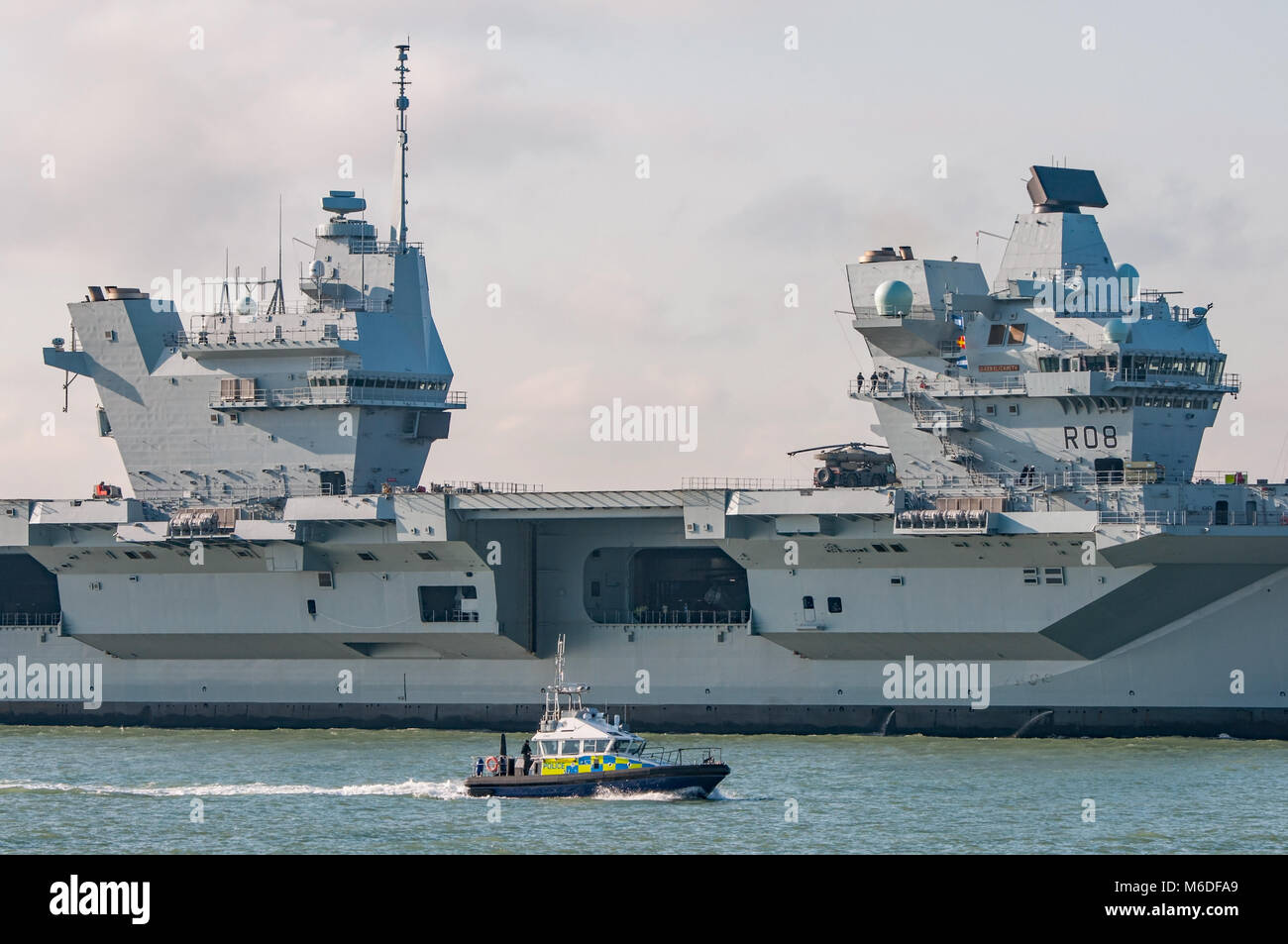 The British Royal Navy Aircraft Carrier Hms Queen Elizabeth Arrived Stock Photo Alamy