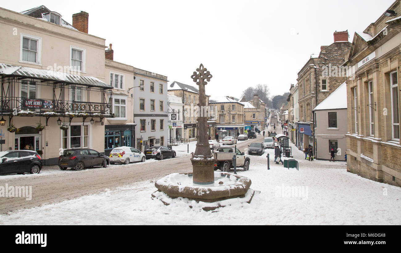 Traffic comes to a standstill after the first winter snowfall, Market