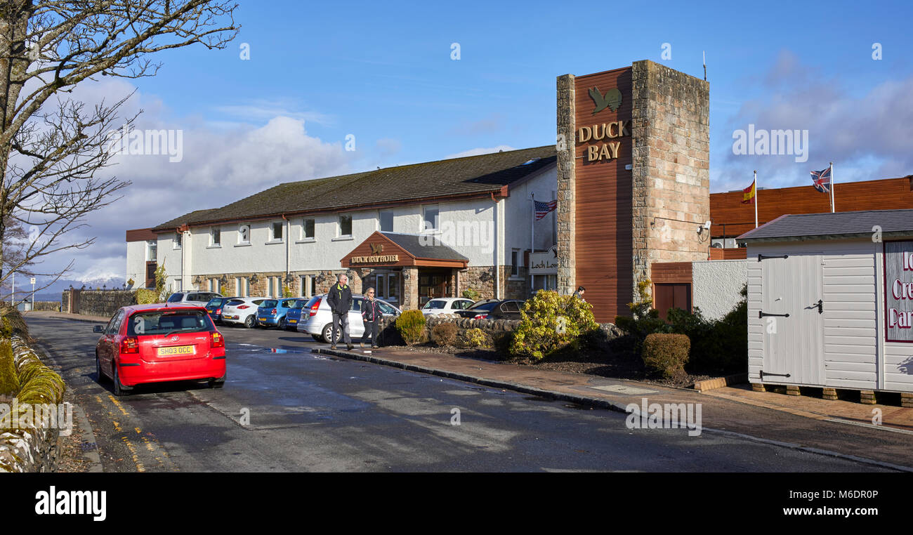 Duck Bay Hotel. A bright, sunny and welcoming stop at Duck Bay on the shore of Loch Lomond. Stock Photo