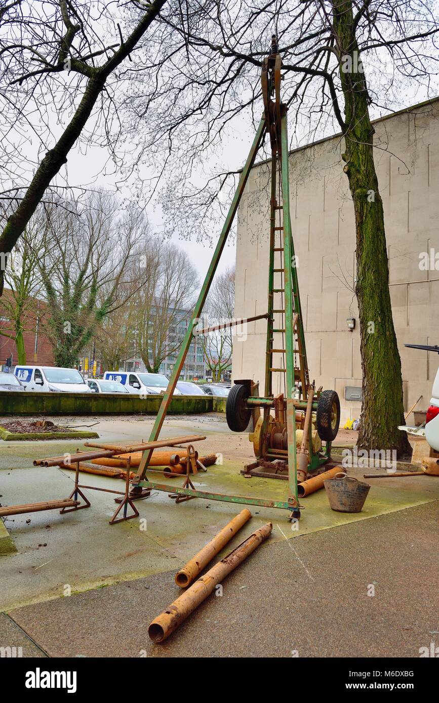 Setting up a drilling rig Stock Photo Alamy