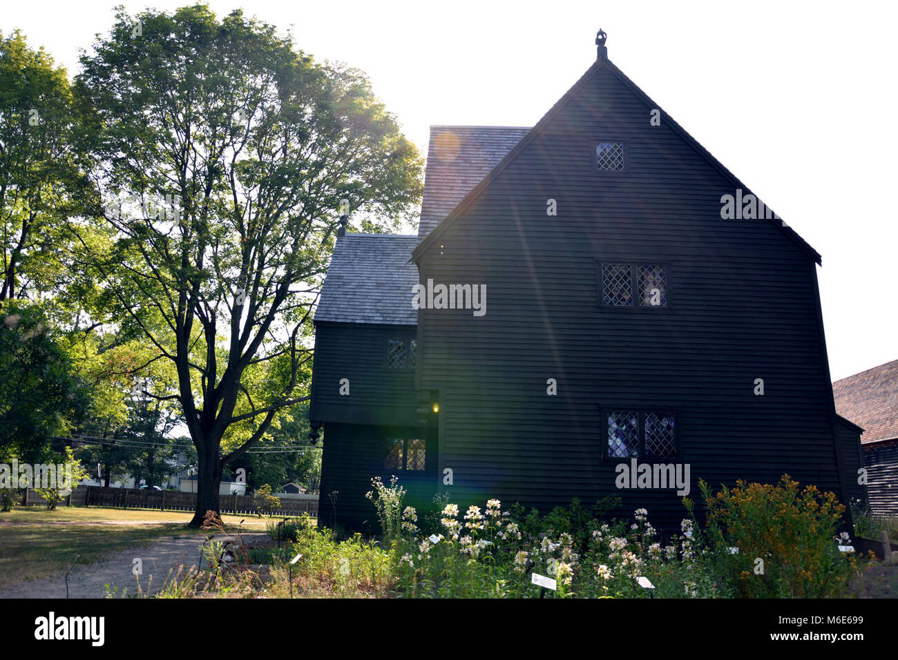 House From Side Stock Photo - Alamy