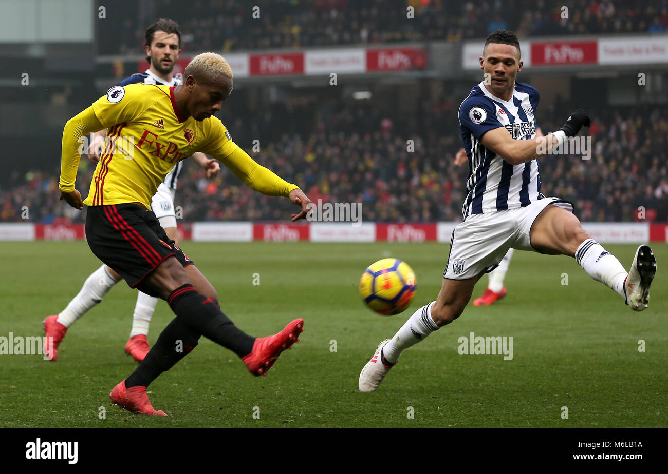 Watford's Andre Carrillo (left) attempts a shot during the Premier League match at Vicarage Road, Watford. Stock Photo
