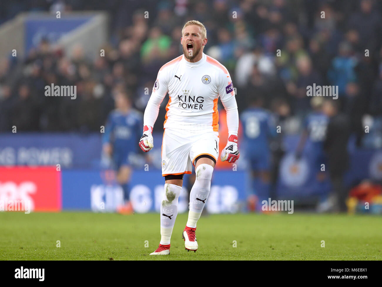 Leicester City goalkeeper Kasper Schmeichel celebrates after Riyad Mahrez (not pictured) scores his side's first goal of the game during the Premier League match at the King Power Stadium, Leicester. Stock Photo