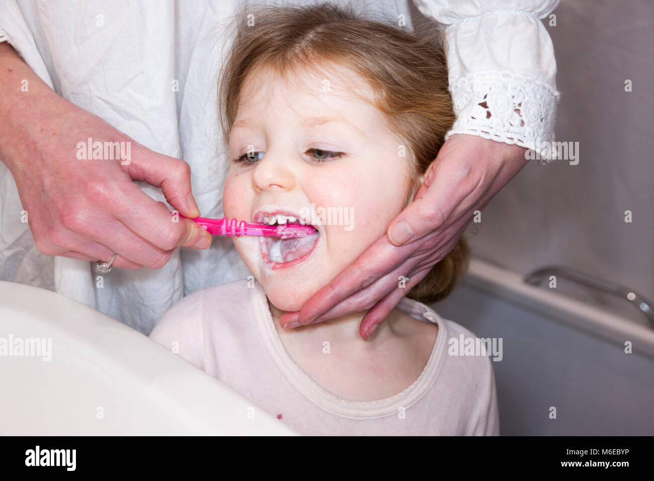 Brush teeth mum hires stock photography and images Alamy