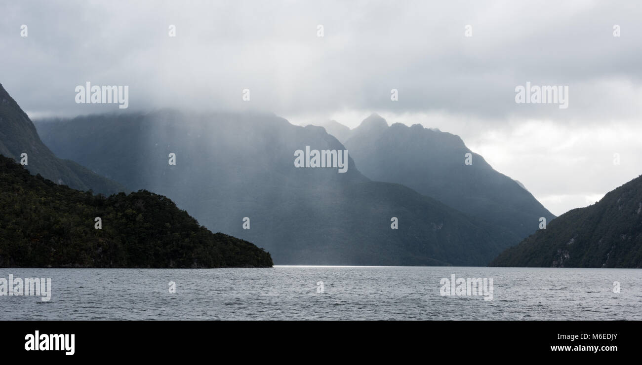 Lake manapouri new zealand hi-res stock photography and images - Alamy
