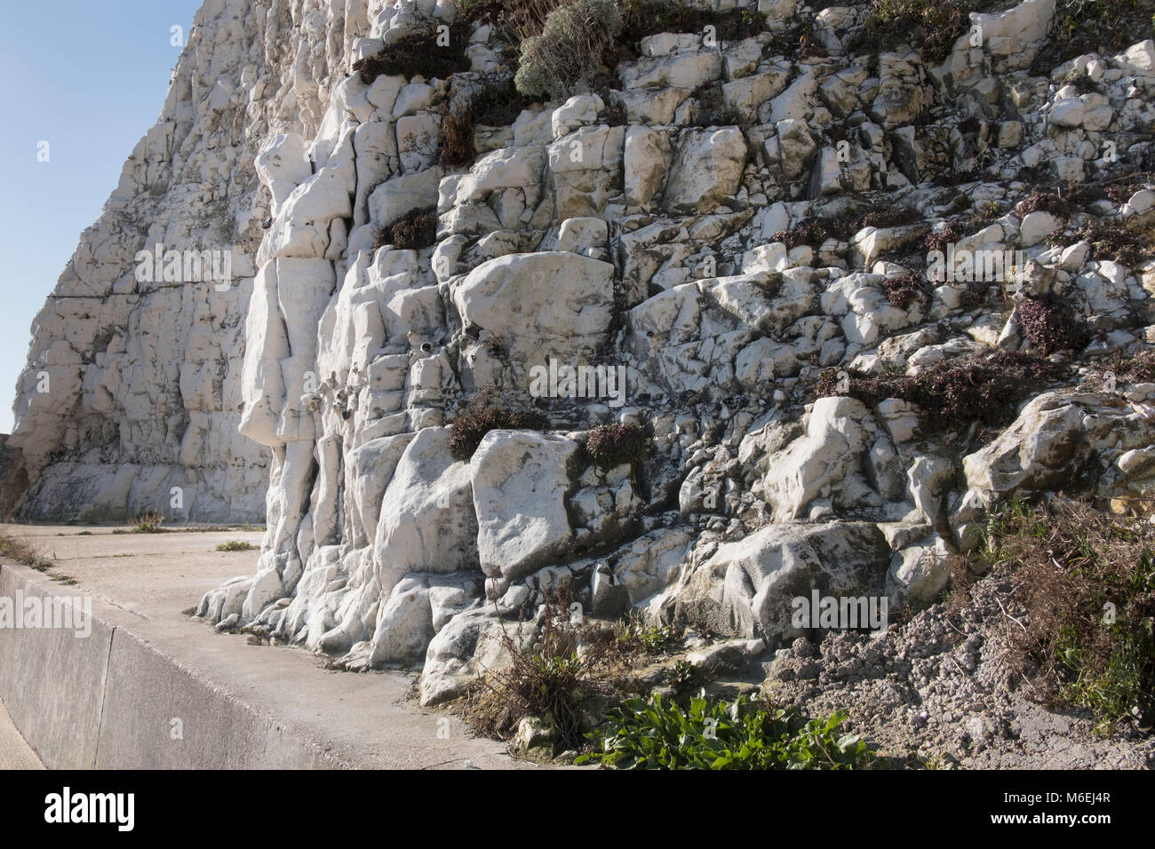Chalk cliffs along the seafront path between broadstairs and Ramsgate. Stock Photo
