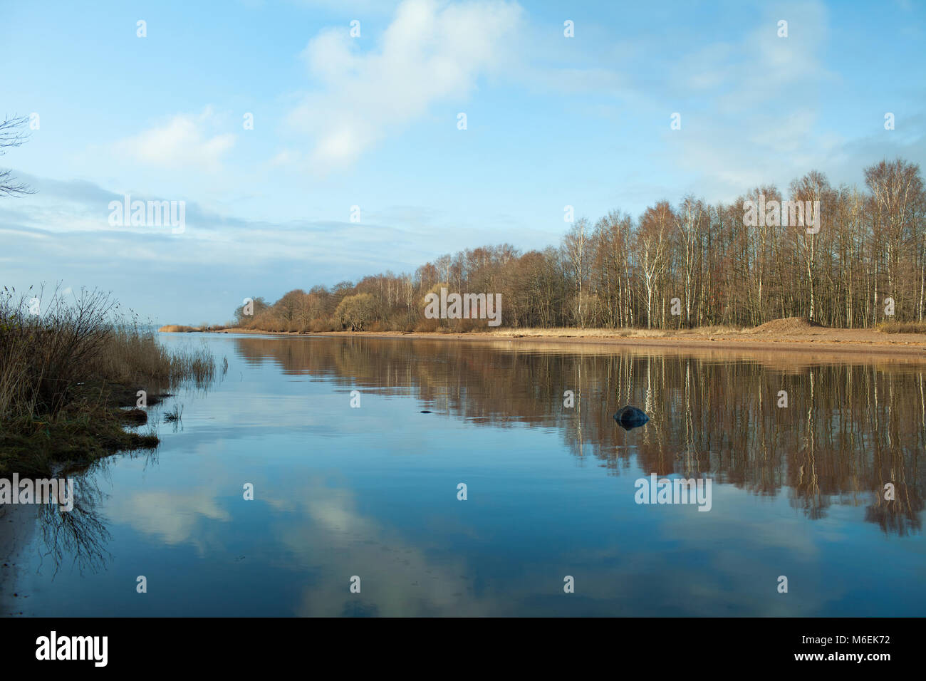 Sky reflected in river hi-res stock photography and images - Alamy