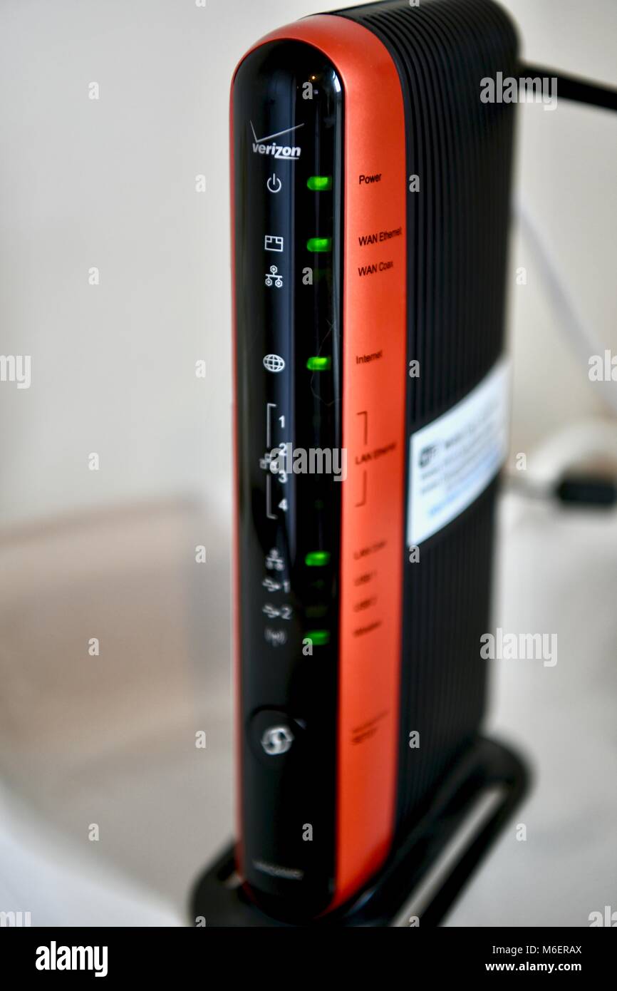 Verizon Fios modem and wireless router Stock Photo - Alamy