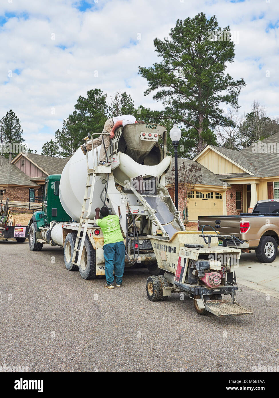 Concrete bucket pouring hires stock photography and images Alamy