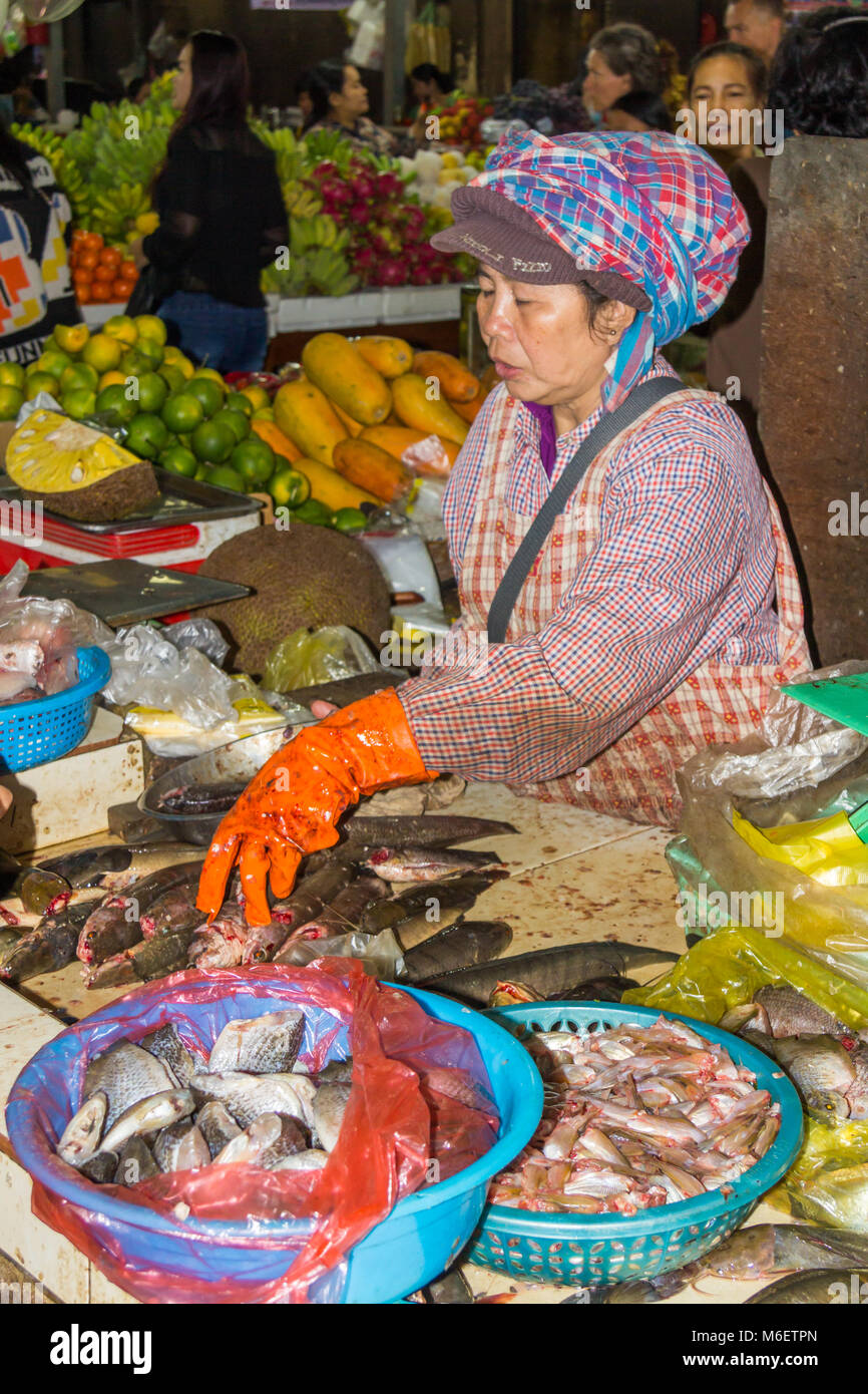Old woman asia market hi-res stock photography and images - Alamy