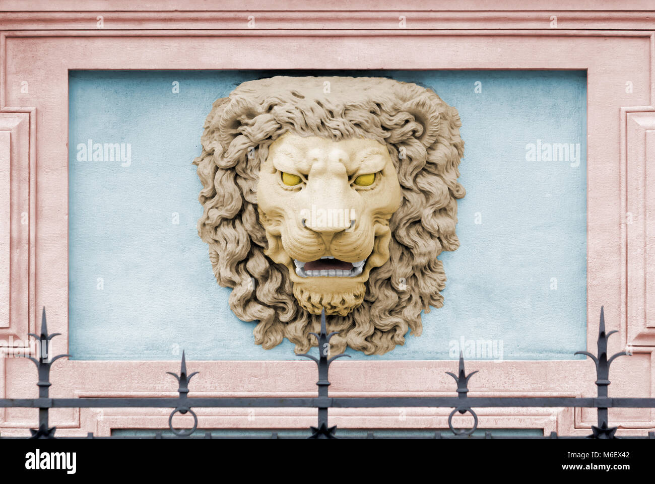 Горельеф лев. Зенит лев акварель. Текстура alpha чёрно белая головы льва. Спорт лого со львом. Маскот лев.