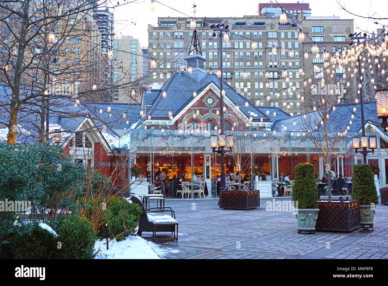 Central park new york restaurant hi-res stock photography and images