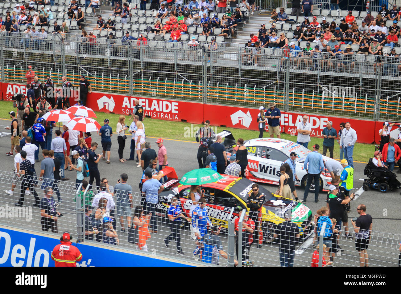 Adelaide Australia. 4th March 2018. Crowds gather on the race circuit ...
