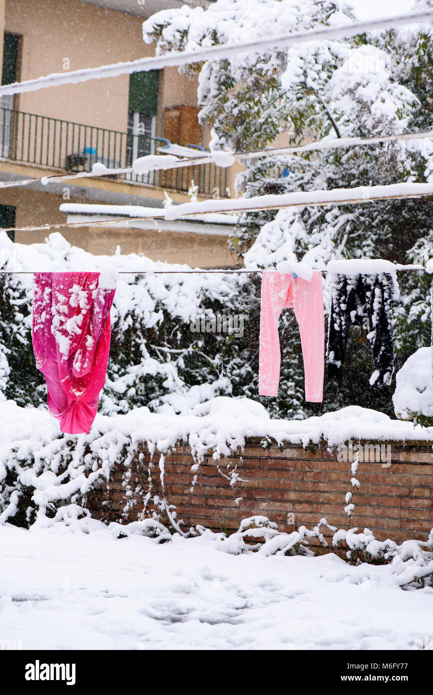 Hang drying clothes in winter hotsell