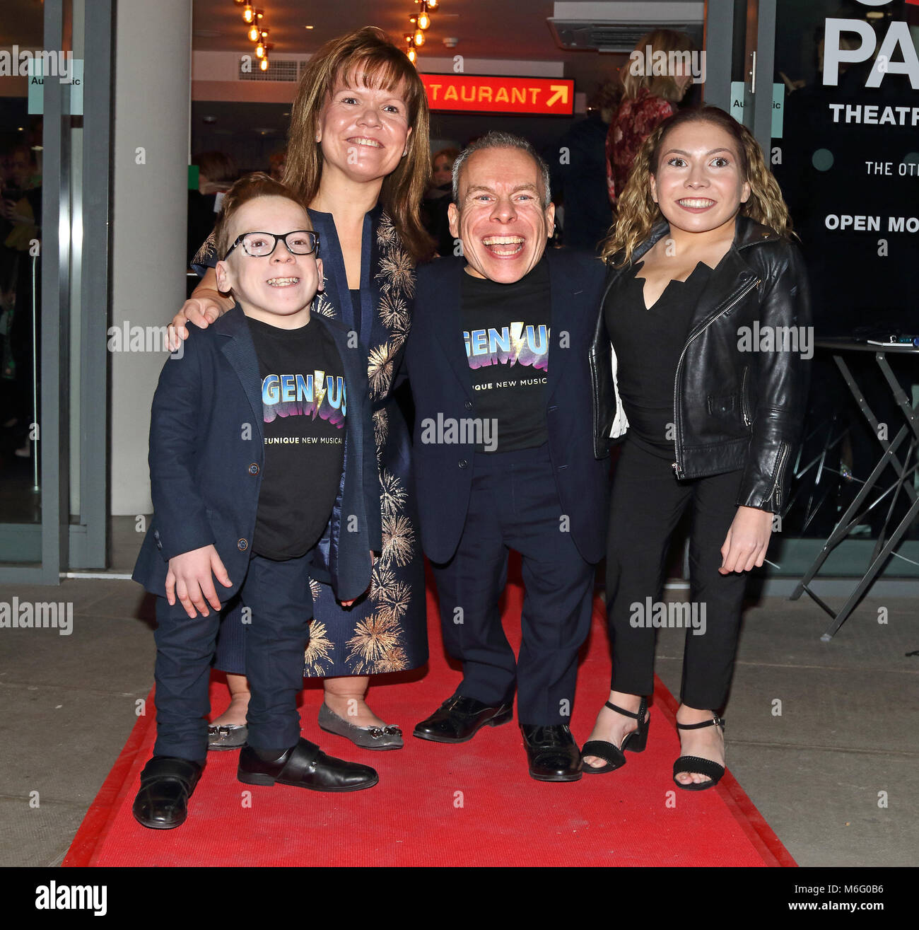 Warwick davis family hi-res stock photography and images - Alamy