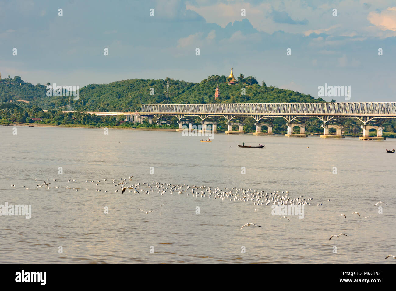 Mawlamyine (Mawlamyaing, Moulmein): Thanlwin Bridge, Thanlwin (Salween) River, road and railway bridge, fishing boat, Mottama bank, , Mon State, Myanm Stock Photo