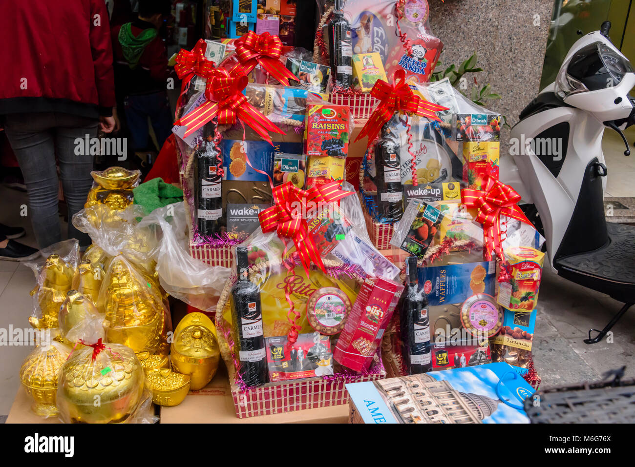 Buy > lunar new year gift baskets > in stock