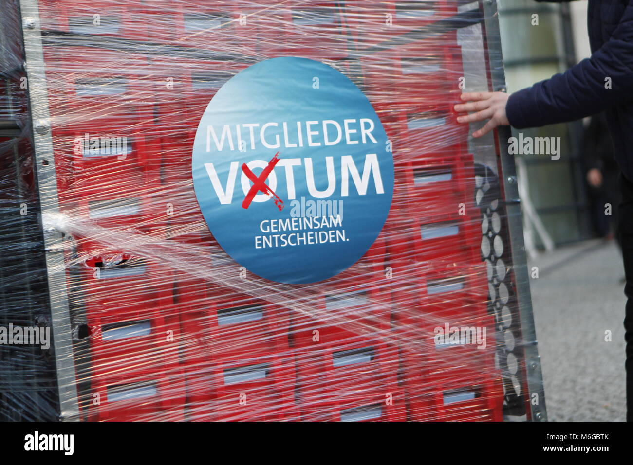Berlin, Germany. 03rd Mar, 2018. Berlin: Truck with the letters for counting the votes of the GroKo vote before the party headquarters of the SPD in the Willy Brandt House in Berlin-Kreuzberg. Credit: George Panagakis/Pacific Press/Alamy Live News Stock Photo